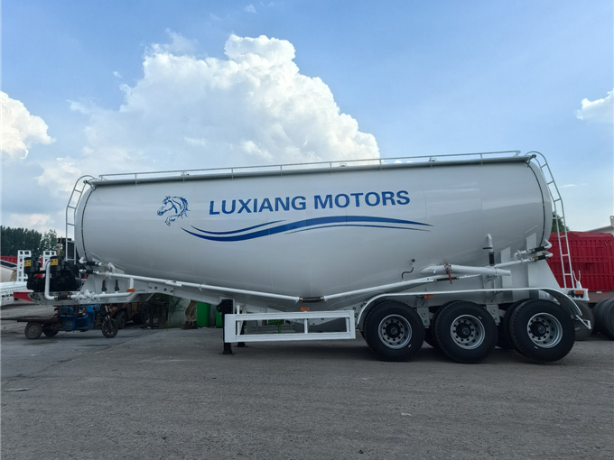 粉粒物料運(yùn)輸半掛車